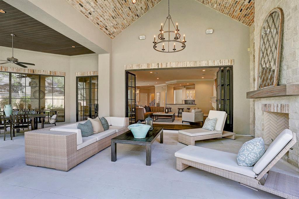 Brick patio home staging, Houston